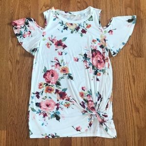 🌹Twenty Ten Cold Shoulder Shirt 🌹